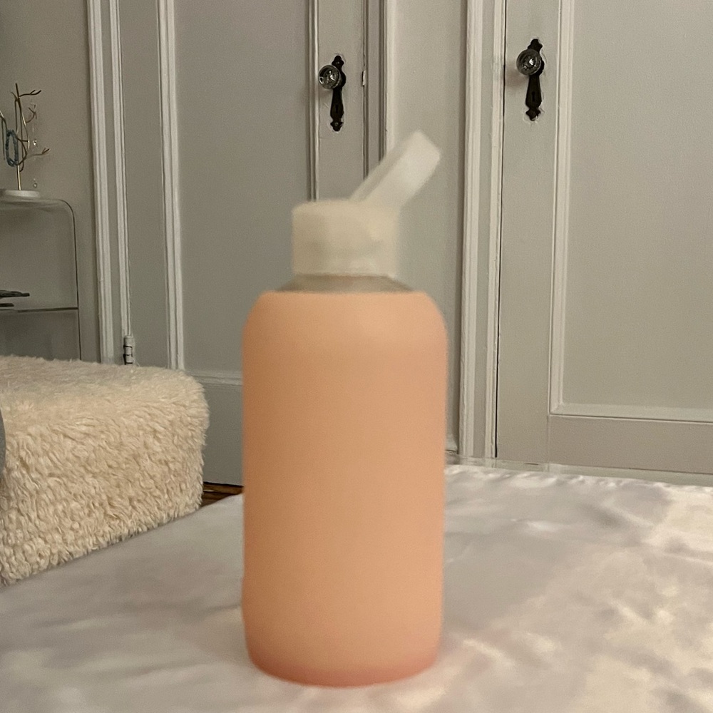 Bkr Peachy pink water tea glass bottle silicone